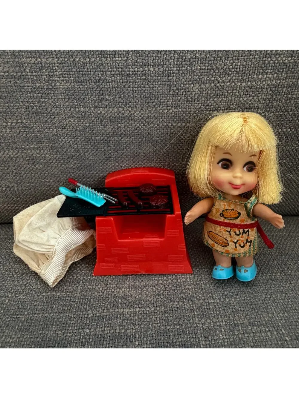 Liddle Kiddle SIZZLY FRIDDLE Chef Doll Outfit Hat Grill Utensils Shoes